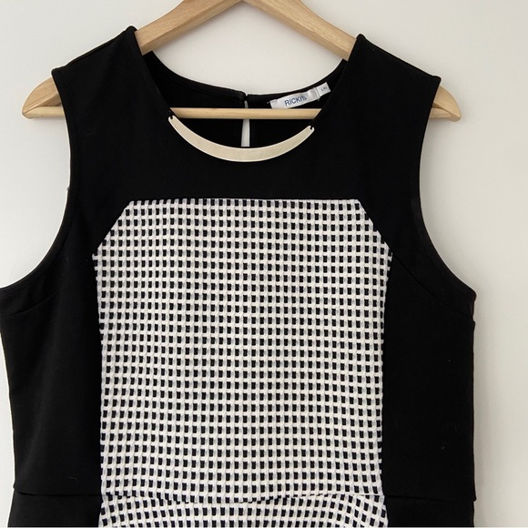 RICKIS BLACK AND WHITE CHECK COLOUR BLOCKED SLEEVELESS PEPLUM TOP/BLOUSE, LARGE - Picture 4 of 8